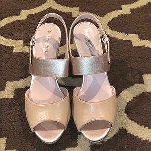 Nauturalizer n5 comfort tan and gold heels